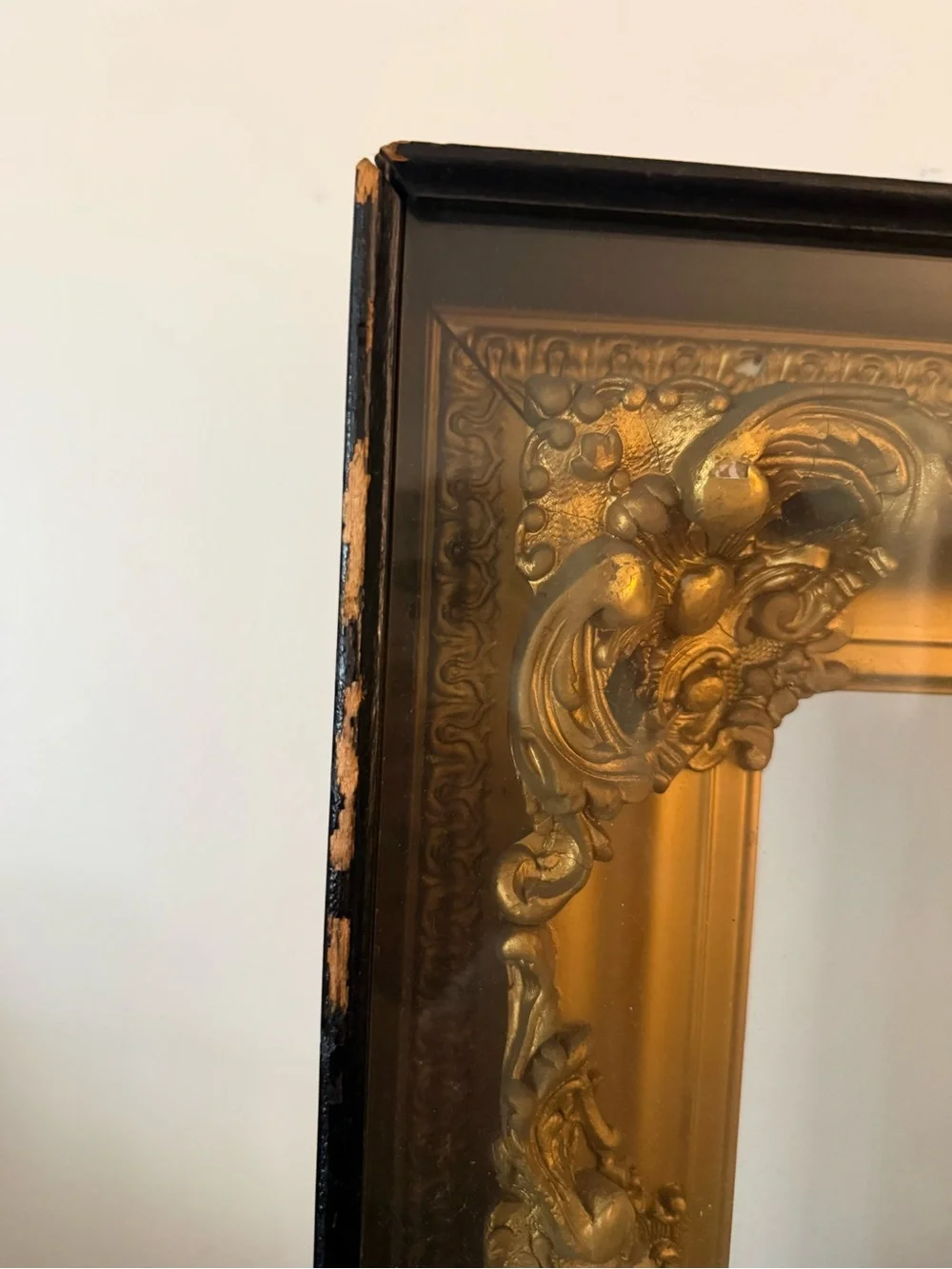 Ornate Gold Decorative Wall Frame - Vintage-Inspired Accent